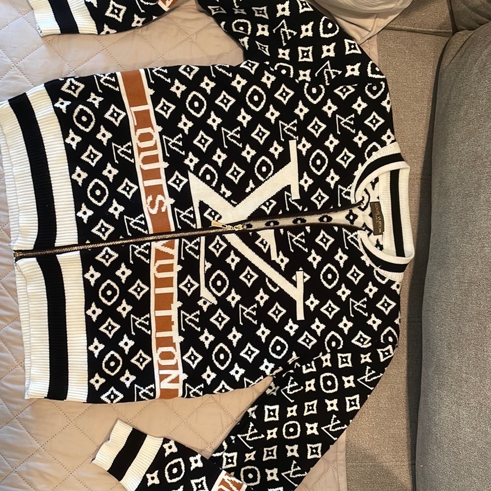LV ZIP sweater ,, new ..  super cute